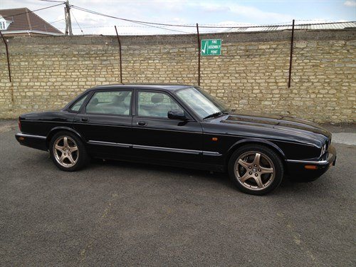 Jaguar XJR 1999V Side