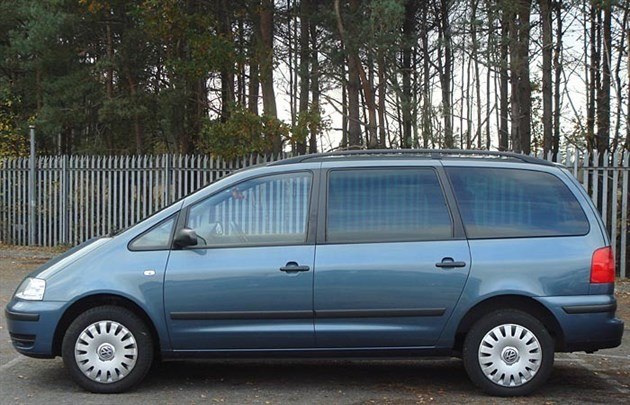 VW Sharan 02 Side 700