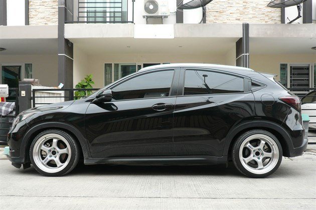 Honda HRV Slammed Side