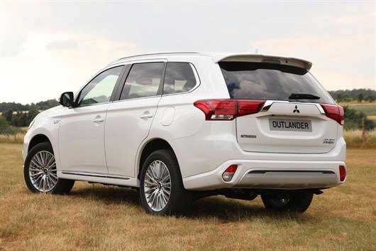 02_mitsubishi _outlander (1)
