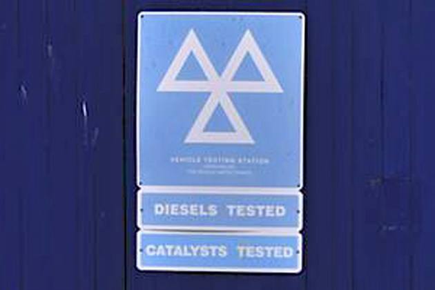 Mo T Blue Garage Door 6x4