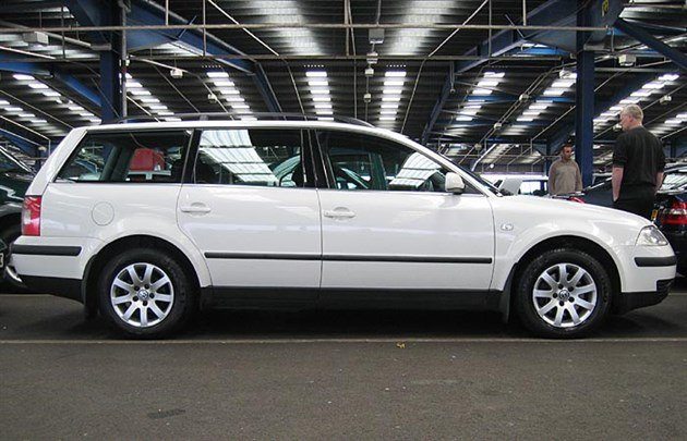 VW Passat Estate 2003 Side 700