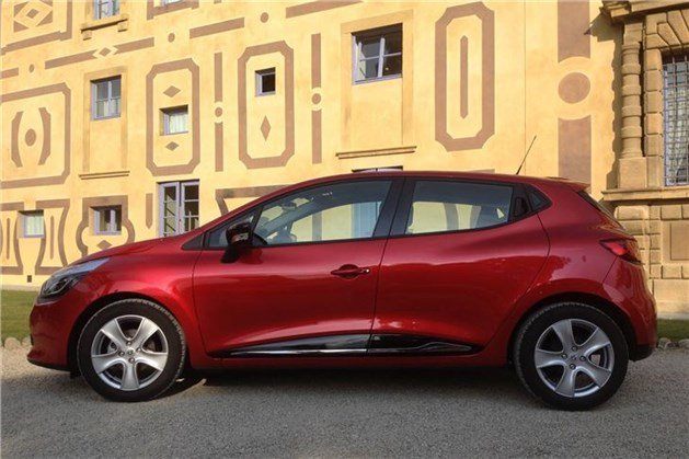 Renault Clio D CI90 Side FL Villa Maschere