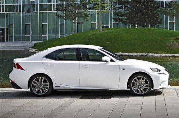 Lexus _IS300h _(1)