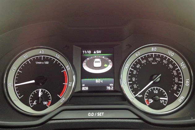Skoda Octavia 2017 Silver -rimmed Dials