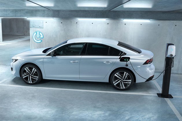 02_peugeot _hybrid