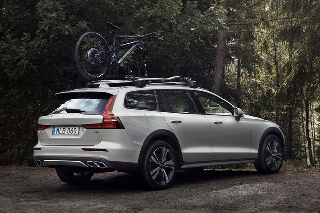 02_volvo _v 60_cross _country