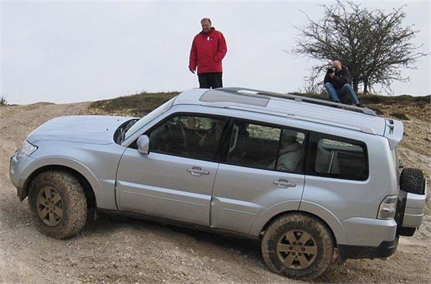 Mitsubishi Shogun 2007 Climbing Off -road