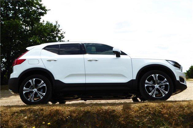 Volvo _XC40_2018_side _low