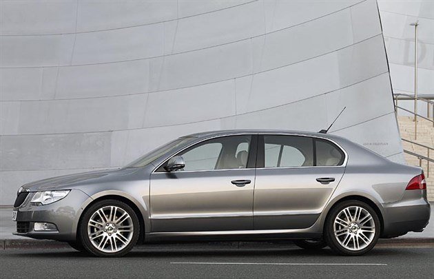 Skoda Superb II Side 700