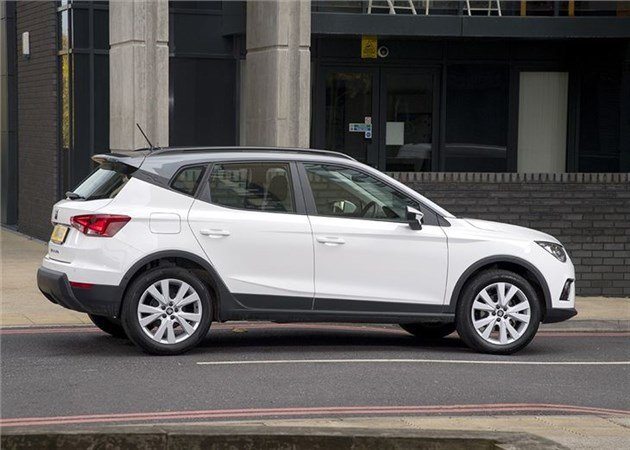 SEAT Arona White Black Top Side