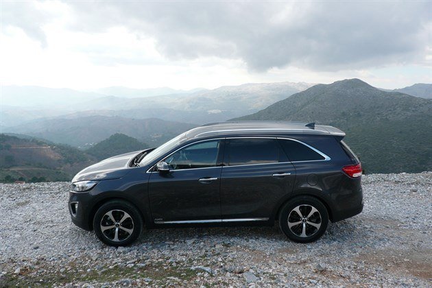 KIA Sorento 2015 Side Mountains Low Res