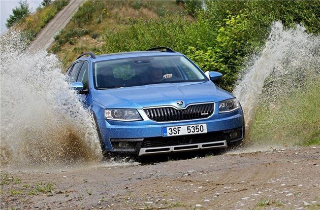 Skoda Octavia Scout 2013 Splashing Through Water