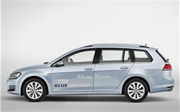 VW Golf VII Estate Bluemotion Side