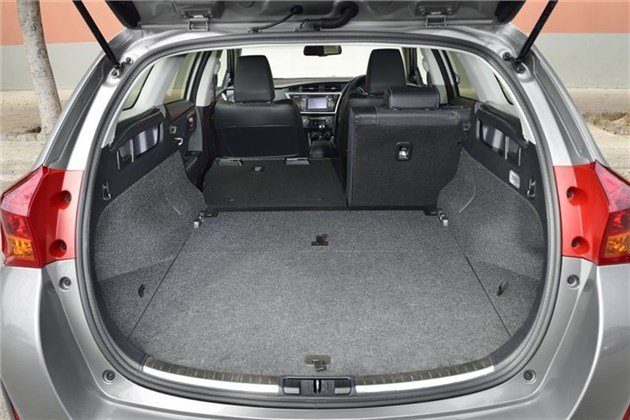 Toyota Auris Touring Sport Load