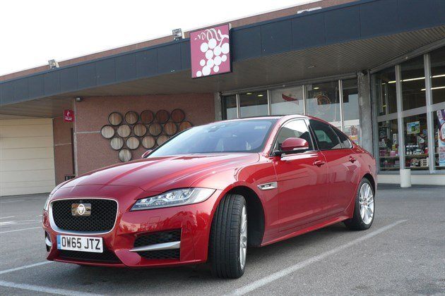 Jaguar XF 2.0d AWD 9 F34 Close Calais Vins (1)
