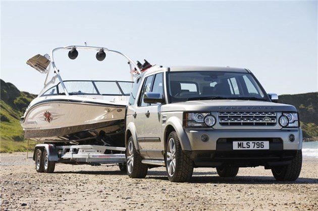 Land Rover Discovery 4 Towing Boat