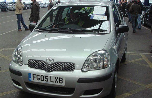 Toy Yaris 05 Front 700