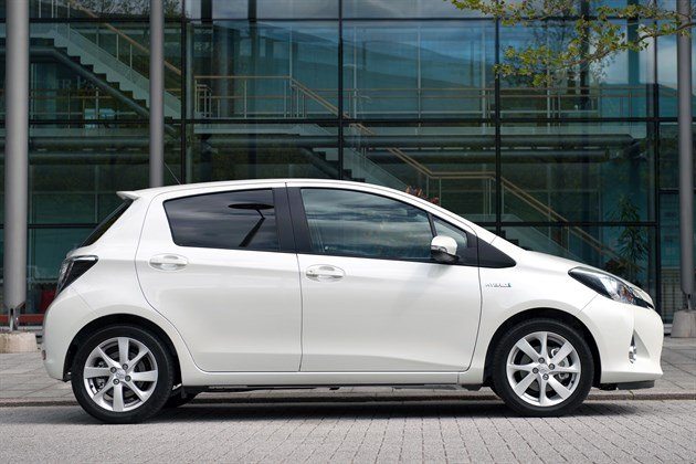 Toyota Yaris Hybrid T3 Side
