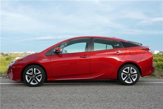 Toyota _Prius _2016_side