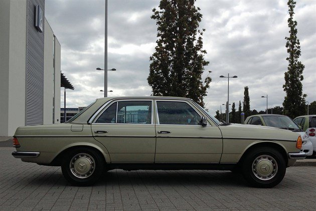 Mercedes W123 230E Side