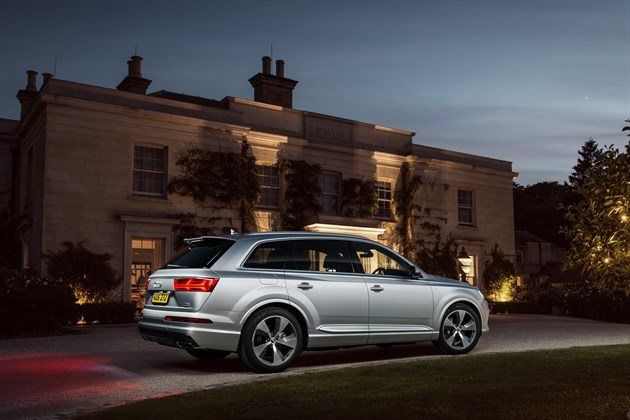 Audi Q7 2015 R34 Country House Night