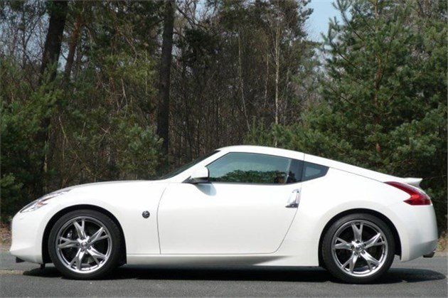 Nissan 370Z Side White