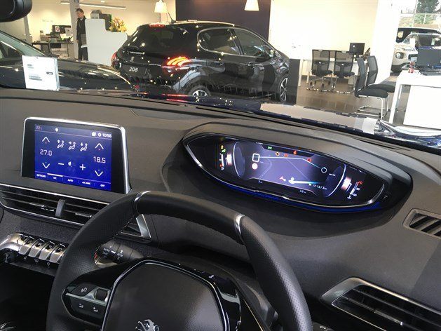 Peugeot 3008 2019 Dash In Showroom
