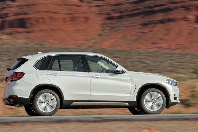BMW X5 2014 White Side Road
