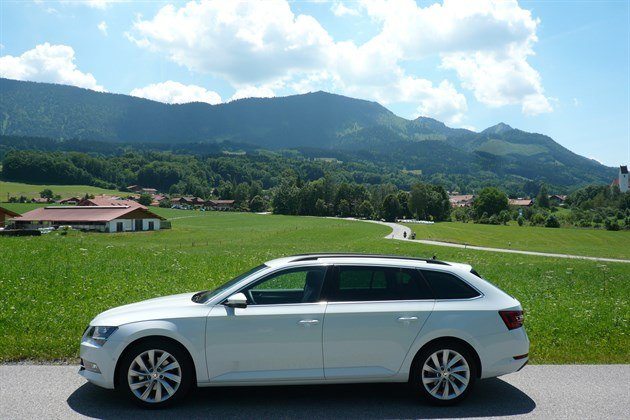 Skoda Superb Estate 2015 Side Mountains