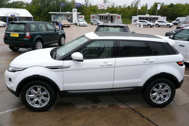 LR RR Evoque 5dr 3 Side 2 SMMT 700