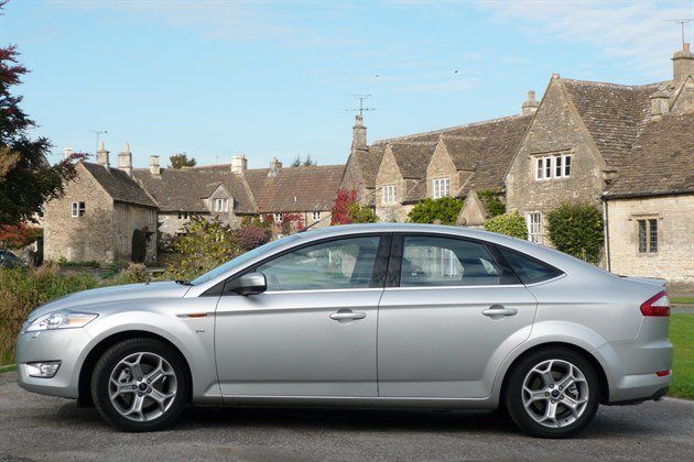 Ford Mon 2010 Hatch Side 700