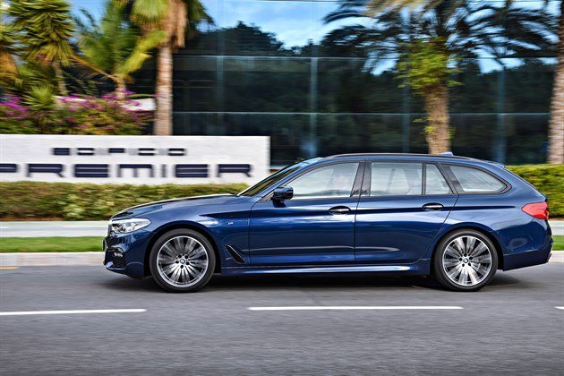 BMW G31 5 Series 2017 Side Road