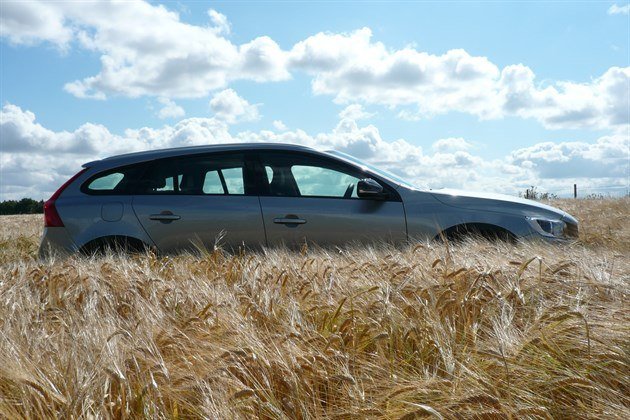 Volvo V60 Cross Country Side Barley Copy