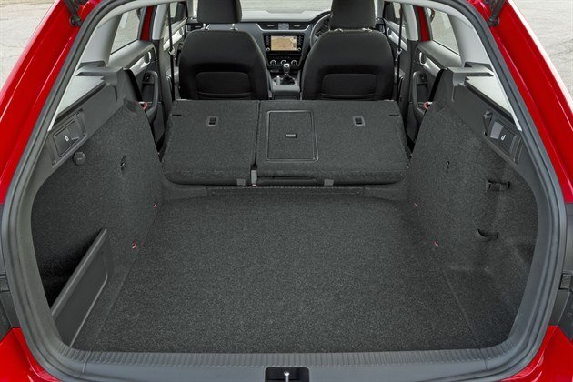 Skoda Octavia Estate 2017 Load 3