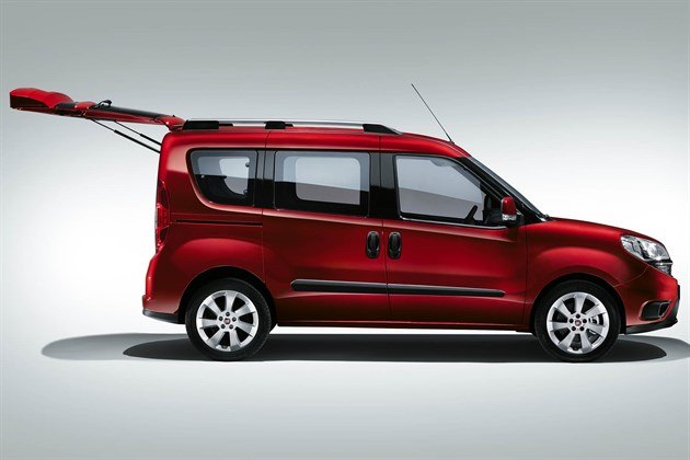FIAT Doblo Family 2017 Side Red Hatch Open