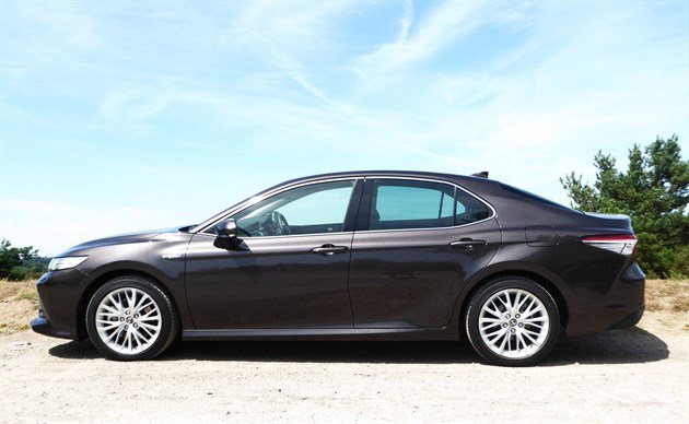 Toyota Camry Hybrid 2019 Side 3