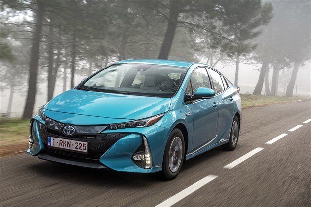 Toyota Prius Plugin 2017 F34 Road