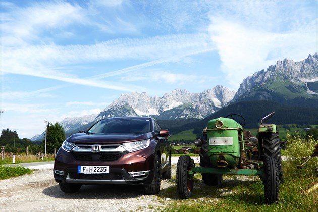 Honda CR-V 2018 7-seat With Tractor 1