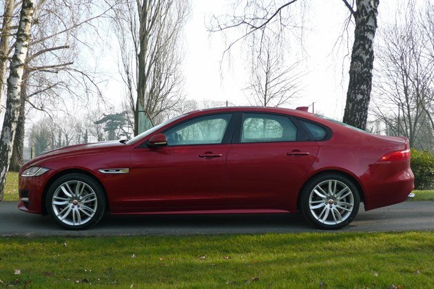 Jaguar XF 2.0d AWD Side Trees (2)