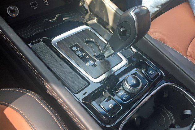 Ssangyong Rexton Gearlever And 4WD Controls