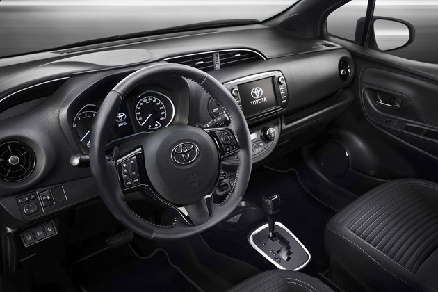 Toyota Yaris 2017 Cockpit Automatic