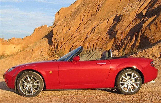 Maz MX5 06 Side 700 (1)