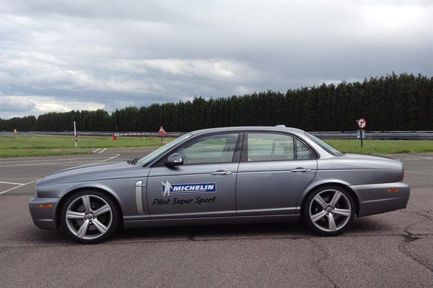 Jaguar XJR X350 Side Michelin