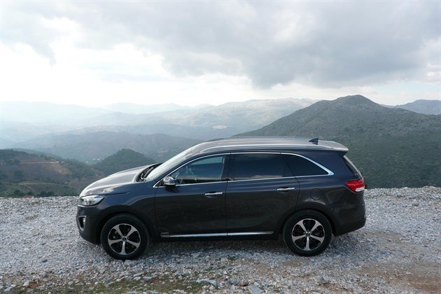 KIA Sorento 2015 Side Mountains