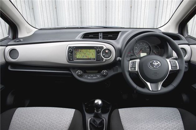 Toyota Yaris 2011 (3)
