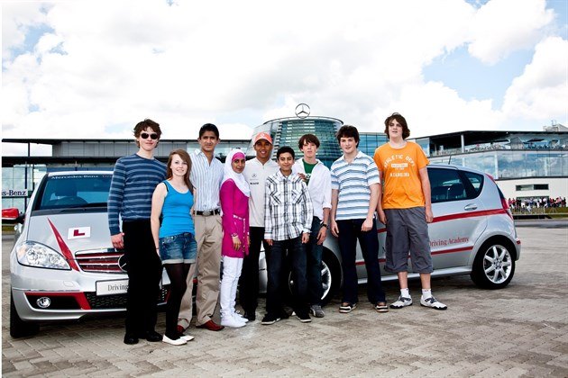 MB World Driving Academy X 700