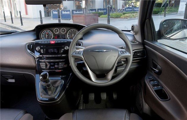 Chrysler Ypsilon (14)