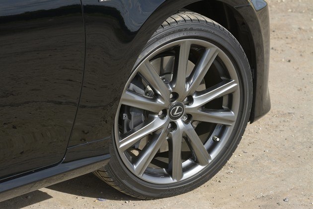 Lexus GS450h Wheel