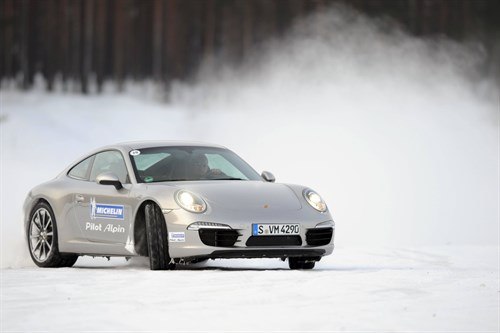 Porsche 911 Carrera S Snow 2